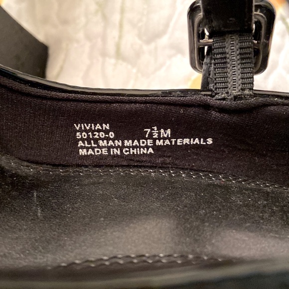 NWOT Life Stride Heels Shoes Vivian Black Reptile 3” Heel Peekaboos SZ 7 1/2 M - Picture 14 of 15